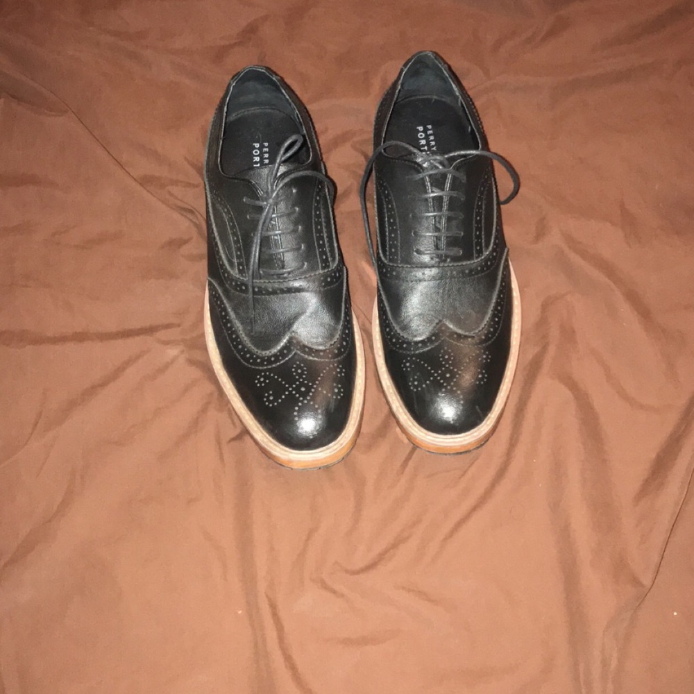 Black dress shoes